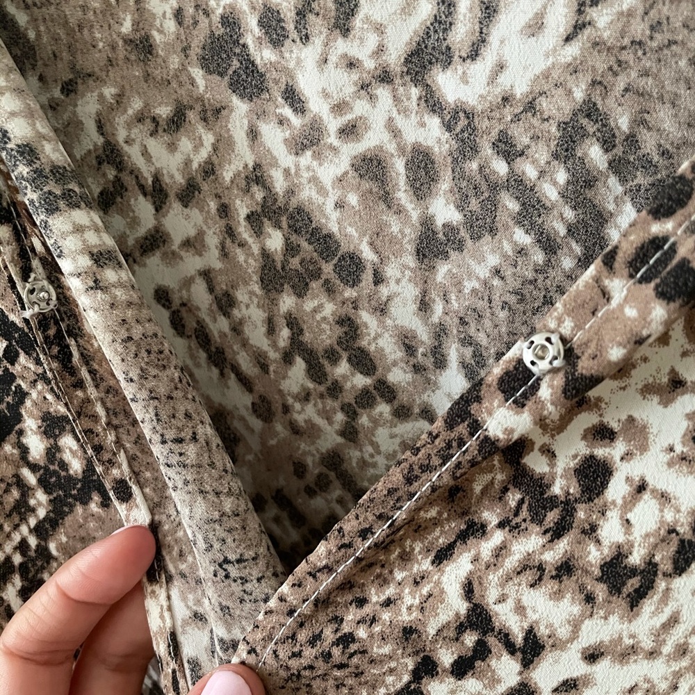 Snake Print Wrap Flutter Sleeve Crop Blouse Nwot - image 4